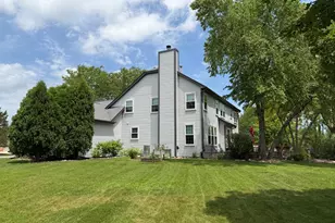 14335 Spring Meadow Ct, Libertyville, IL 60048 - Photo 7