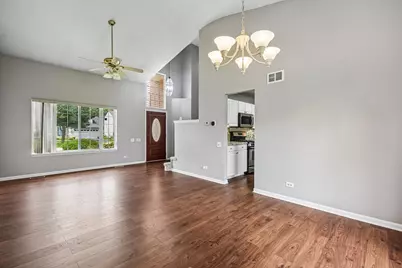 561 Ivory Lane, Bartlett, IL 60103 - Photo 5