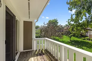 100 Superior Ct, Schaumburg, IL 60193 - Photo 17