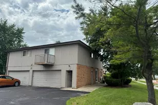 104 W Countryside Pkwy, Yorkville, IL 60560 - Photo 1