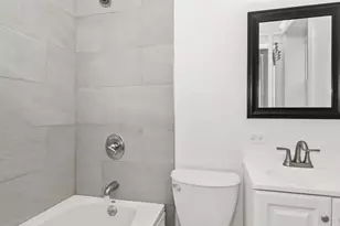 3652 W Belle Plaine Ave, Chicago, IL 60618 - Photo 13