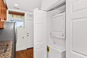 3652 W Belle Plaine Ave, Chicago, IL 60618 - Photo 9