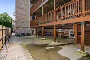 3652 W Belle Plaine Ave, Chicago, IL 60618 - Photo 17
