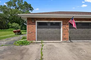 1201 Johnston Dr, Aurora, IL 60506 - Photo 3