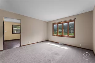 1201 Johnston Dr, Aurora, IL 60506 - Photo 5