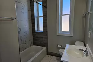 827 W 33rd Pl, Chicago, IL 60608 - Photo 7