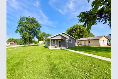 101 N Railroad Street, Patoka, IL 62875 - Photo 1