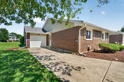881 Heatherbrook Court, Wheaton, IL 60189 - Photo 1