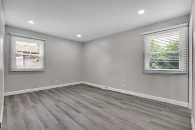 4255 Dixon Drive, Hoffman Estates, IL 60192 - Photo 17