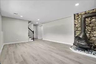 4255 Dixon Dr, Hoffman Estates, IL 60192 - Photo 27