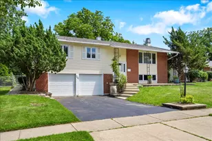 4255 Dixon Dr, Hoffman Estates, IL 60192 - Photo 3