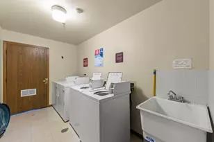 15719 Peggy Ln, Oak Forest, IL 60452 - Photo 17