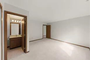 15719 Peggy Ln, Oak Forest, IL 60452 - Photo 11