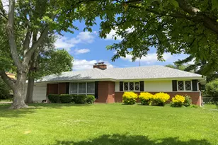 720 McClaran Ave, Aurora, IL 60506 - Photo 1