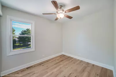 8131 W Evergreen Drive, Frankfort, IL 60423 - Photo 11