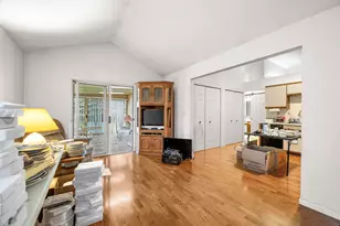 90 Sandhurst Rd, Mundelein, IL 60060 - Photo 9
