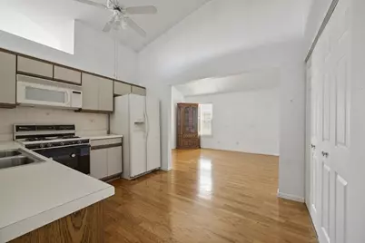 90 Sandhurst Road, Mundelein, IL 60060 - Photo 7