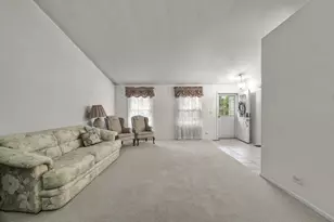 90 Sandhurst Rd, Mundelein, IL 60060 - Photo 3