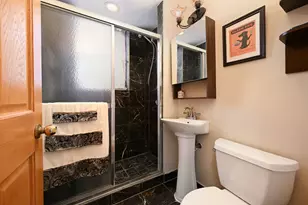 2539 W Foster Ave, Chicago, IL 60625 - Photo 17