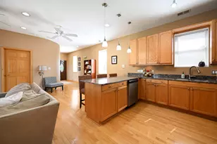 2539 W Foster Ave, Chicago, IL 60625 - Photo 11