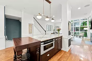 107 W Delaware Pl, Chicago, IL 60610 - Photo 7