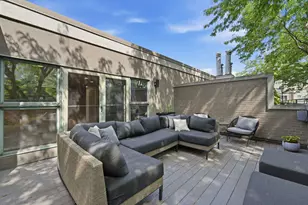 107 W Delaware Pl, Chicago, IL 60610 - Photo 29
