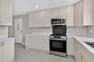 112 S Iowa Ave, Addison, IL 60101 - Photo 5