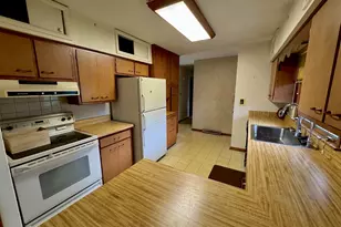 303 Gayle Ave, Dekalb, IL 60115 - Photo 5