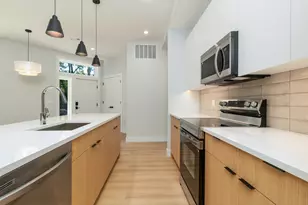 3947 W Dakin St, Chicago, IL 60618 - Photo 5