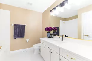 4383 Canterbury Ct, Saint Charles, IL 60174 - Photo 13
