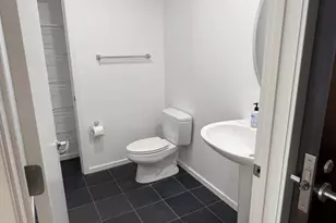 240 E Illinois St, Chicago, IL 60611 - Photo 11