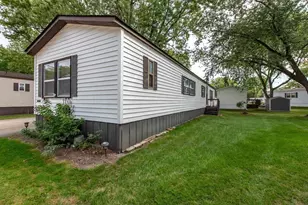 3285 Meadow Dr, Park City, IL 60085 - Photo 3