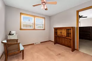 10245 S 52nd Ave, Oak Lawn, IL 60453 - Photo 9