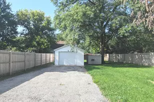 2055 Magnolia Rd, Homewood, IL 60430 - Photo 3