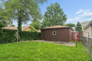10407 S Eberhart Ave, Chicago, IL 60628 - Photo 15