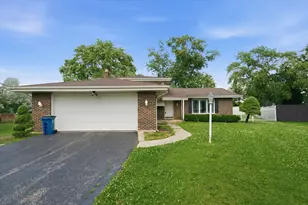 819 River Forest Ct, Bensenville, IL 60106 - Photo 1