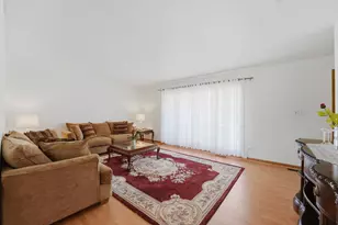 213 Edgeware Rd, Elk Grove Village, IL 60007 - Photo 11