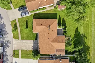 213 Edgeware Rd, Elk Grove Village, IL 60007 - Photo 5