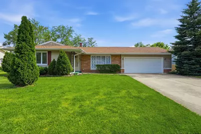 213 Edgeware Road, Elk Grove Village, IL 60007 - Photo 1