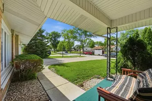 213 Edgeware Rd, Elk Grove Village, IL 60007 - Photo 9