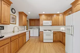 213 Edgeware Rd, Elk Grove Village, IL 60007 - Photo 15