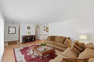 213 Edgeware Rd, Elk Grove Village, IL 60007 - Photo 13