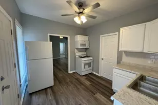 148 N Root St, Aurora, IL 60505 - Photo 3