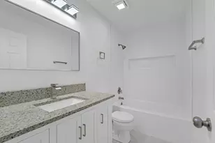 260 Wedgewood Cir, Lake in the Hills, IL 60156 - Photo 17