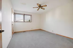 717 Whitesail Dr, Schaumburg, IL 60194 - Photo 9