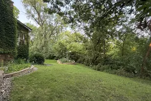 922 Valley Ave, McHenry, IL 60051 - Photo 9
