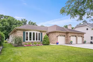 142 Elizabeth Ct, Wood Dale, IL 60191 - Photo 1