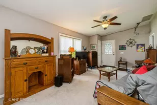 1016 Castleton Ct, Grayslake, IL 60030 - Photo 3