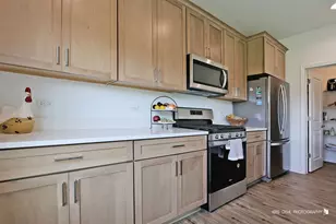 2490 Olivia Ct, Wauconda, IL 60084 - Photo 9