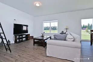 2490 Olivia Ct, Wauconda, IL 60084 - Photo 5